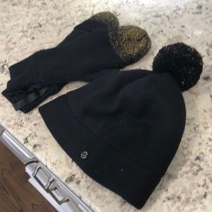 Lululemon hat and mitten set